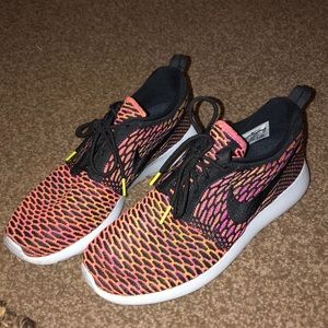 Nike Roshe Run shoes size 9